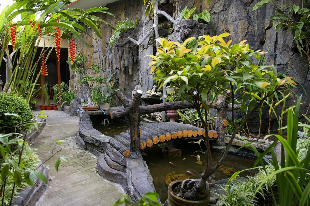 Istana Batik Ratna Hotel Yogyakarta Exterior photo